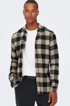 Camisa de hombre de manga larga y cuadros