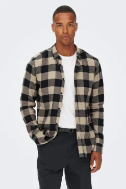 Camisa de hombre de manga larga y cuadros