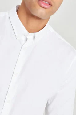 Camisa de hombre slim fit y 100% algod&oacute;n.