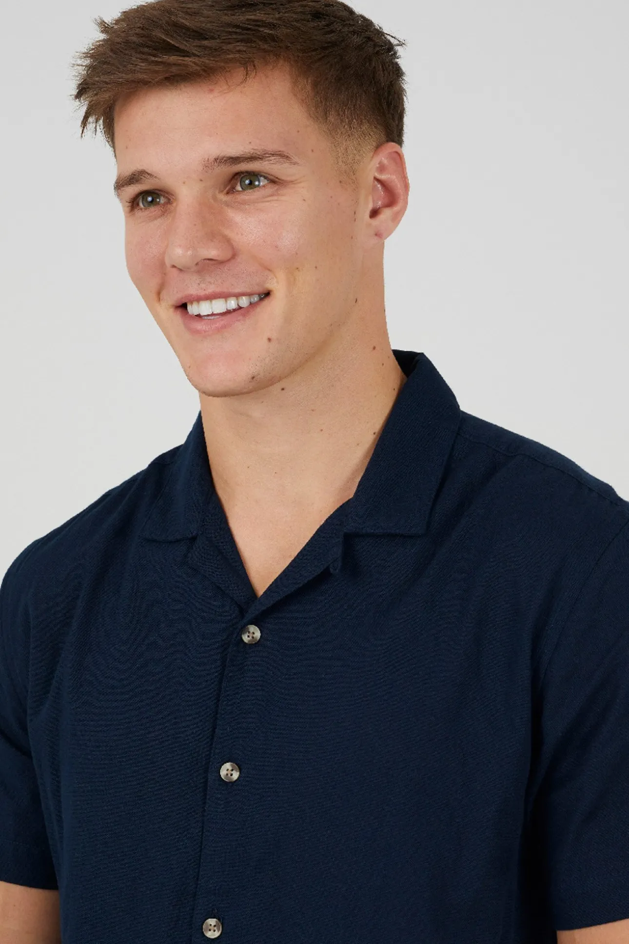 Camisa de manga corta con botones