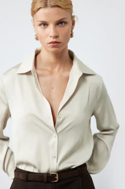 Camisa de sat&eacute;n