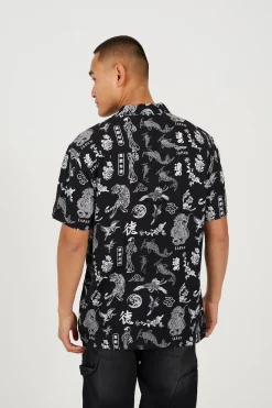 Camisa estampada de manga corta
