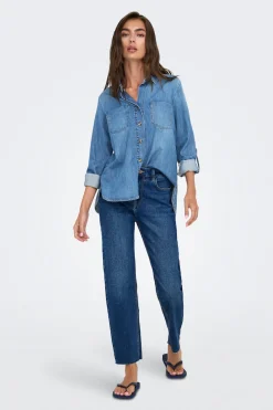 Camisa vaquera bolsillos frontales