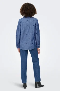 Camisa vaquera bordada