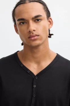 Camiseta con botones