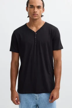 Camiseta con botones