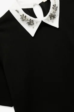 Camiseta con detalle de pedrer&iacute;a