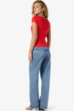 Camiseta de manga corta con cuello barco