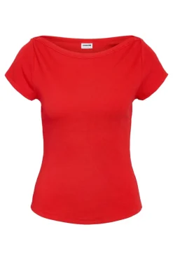 Camiseta de manga corta con cuello barco