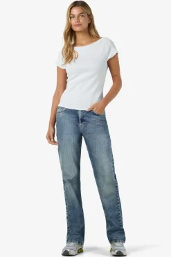 Camiseta de manga corta con cuello barco