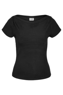 Camiseta de manga corta con cuello barco