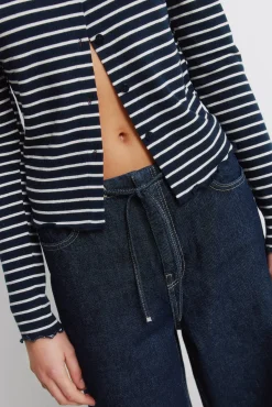 Camiseta de rayas con botenes