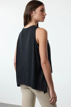 Camiseta deportiva yoga sin mangas