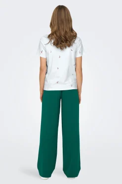 Camiseta manga corta con bordados