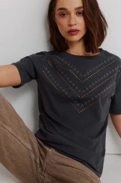 Camiseta manga corta tachas