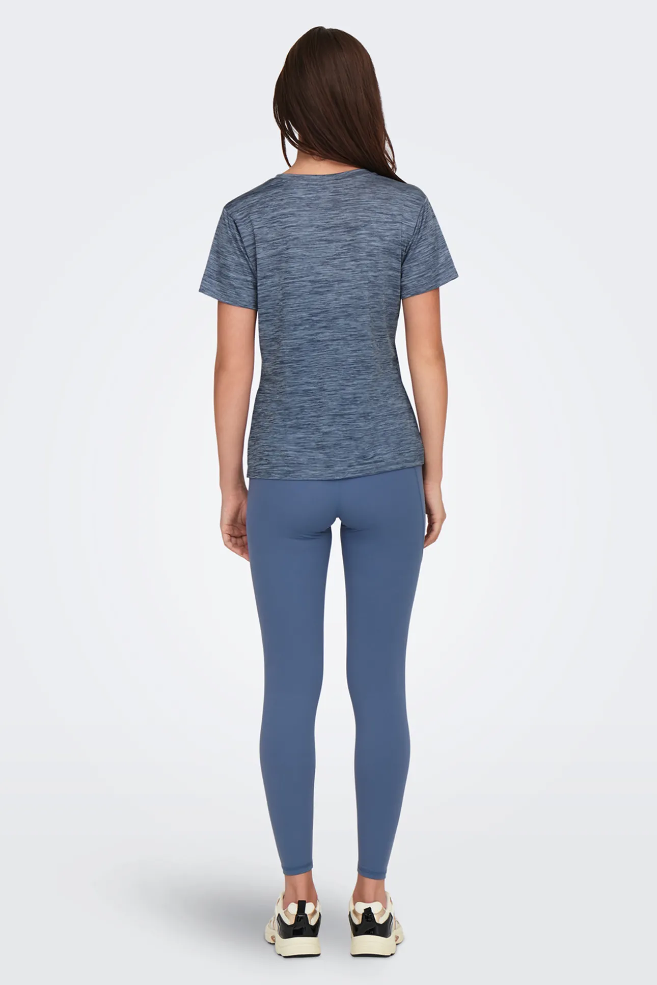 Camiseta manga corta y cuello V, y con tejido efecto lavado