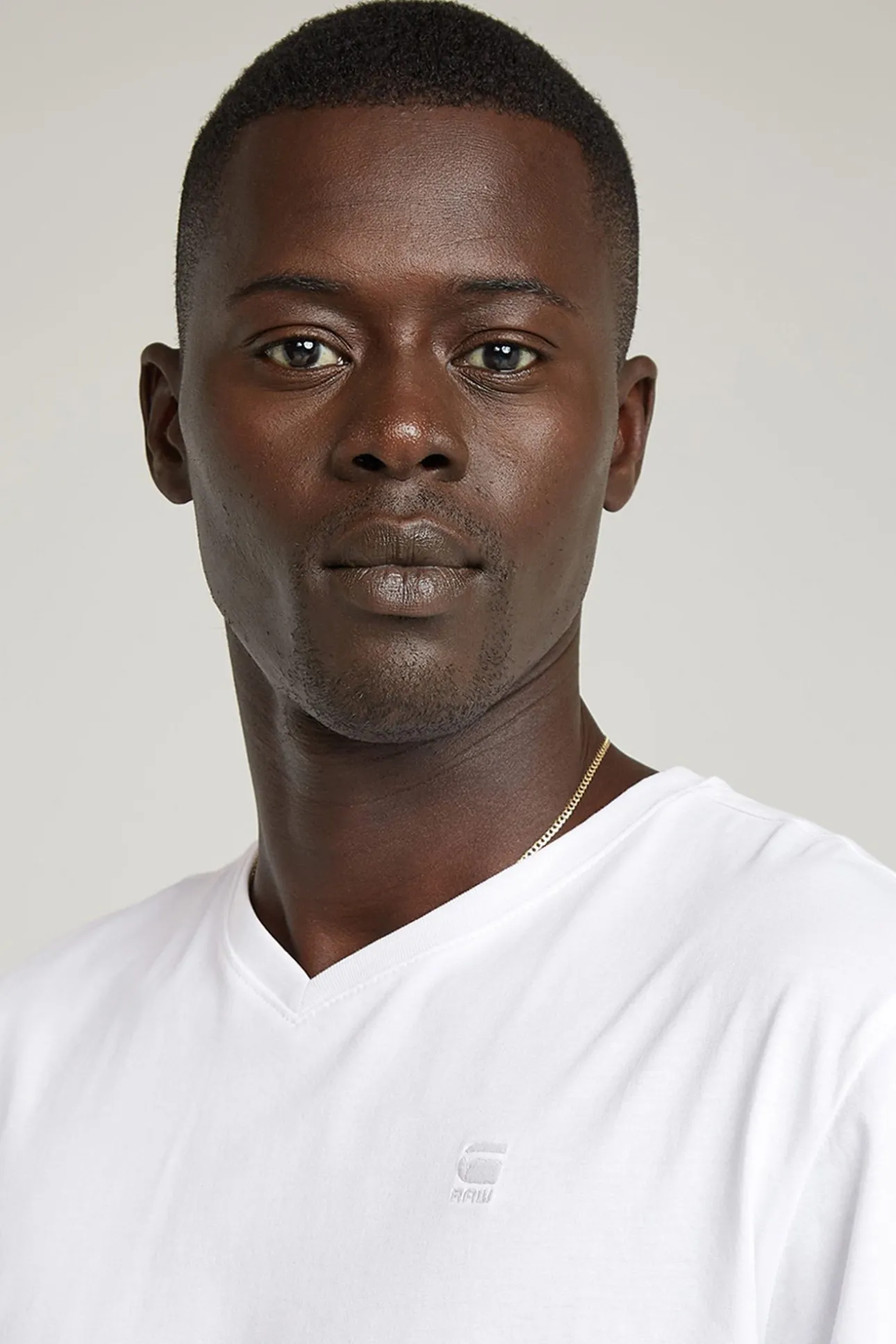 Camiseta manga corta y peque&ntilde;o logo G-Star