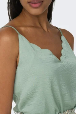 Camiseta regular fit tirantes