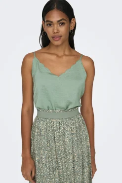 Camiseta regular fit tirantes