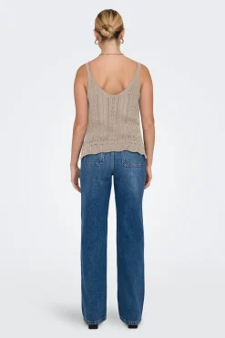 Camiseta tirantes de crochet