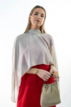 Capa corta de cuello alto