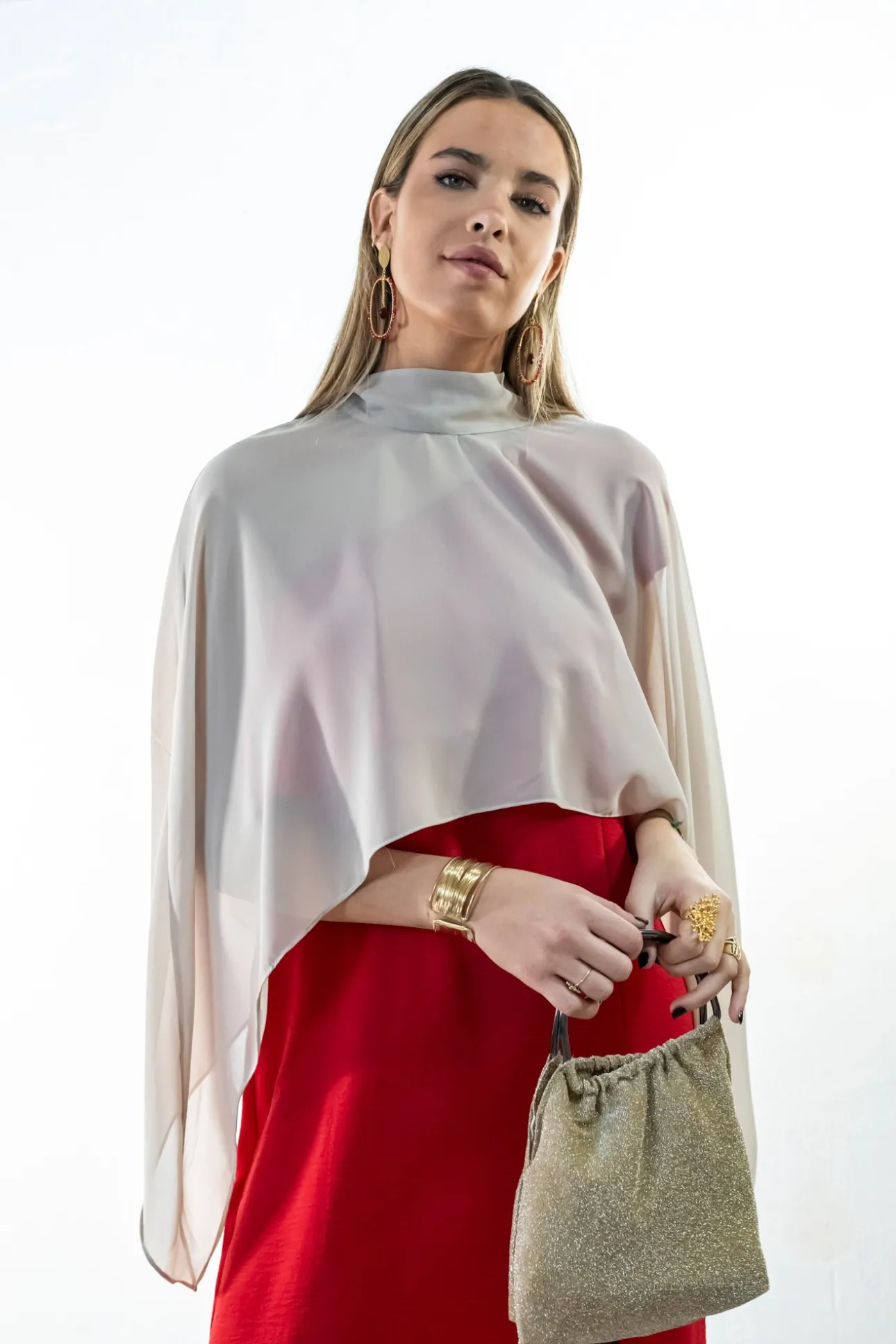 Capa corta de cuello alto