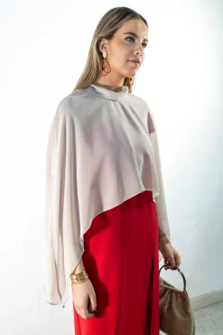 Capa corta de cuello alto