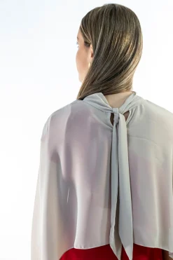 Capa corta de cuello alto