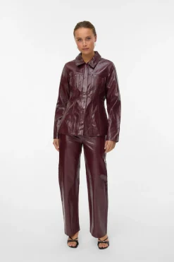 Cazadora ajustada efecto piel