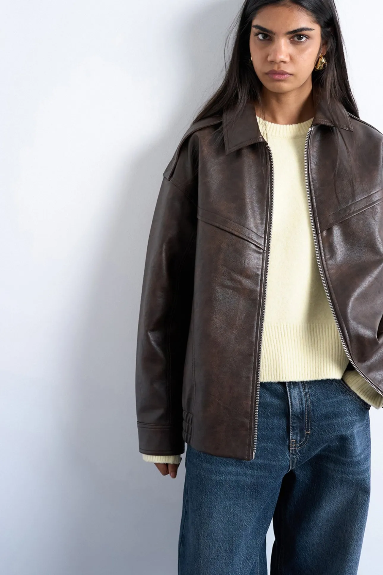 Cazadora corta con acabado coated (recubrimiento de poliuretano)