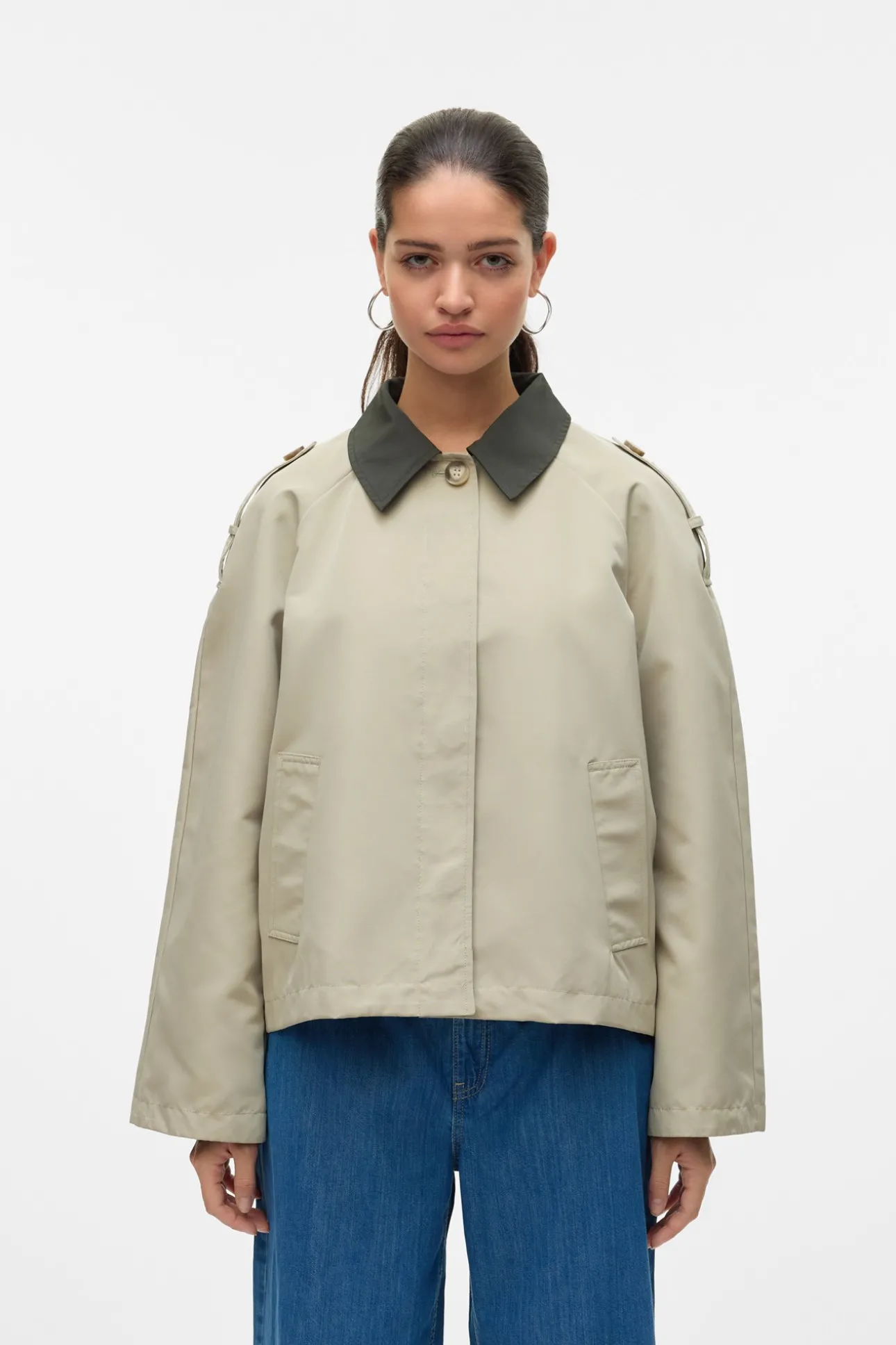 Cazadora corta cuello de solapa