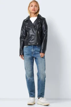 Cazadora estilo biker.