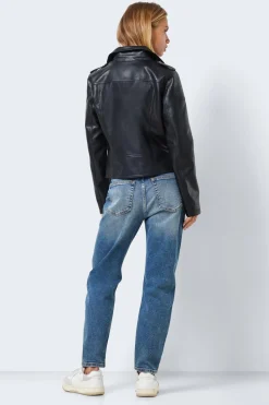 Cazadora estilo biker.