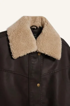 Cazadora oversize efecto piel