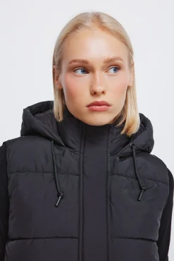 Chaleco capucha poli&eacute;ster reciclado