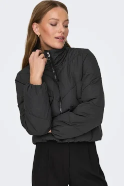 Chaqueta acolchada corta