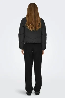 Chaqueta acolchada corta