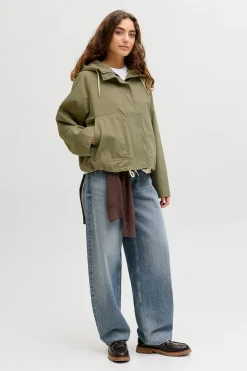 Chaqueta casual con capucha