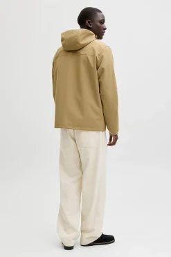 Chaqueta casual con capucha