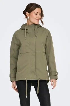 Chaqueta con capucha