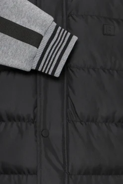 Chaqueta con capucha