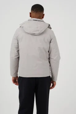 Chaqueta con capucha