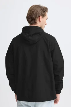 Chaqueta con capucha