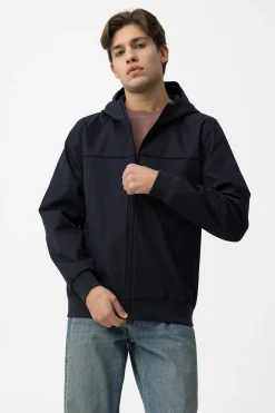 Chaqueta con capucha