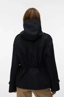 Chaqueta con capucha