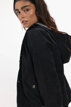 Chaqueta con capucha