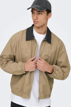 Chaqueta con pu&ntilde;os el&aacute;sticos