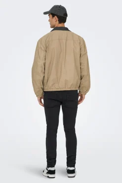 Chaqueta con pu&ntilde;os el&aacute;sticos