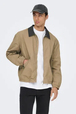 Chaqueta con pu&ntilde;os el&aacute;sticos