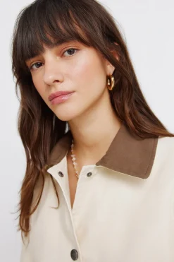 Chaqueta corta beige algod&oacute;n